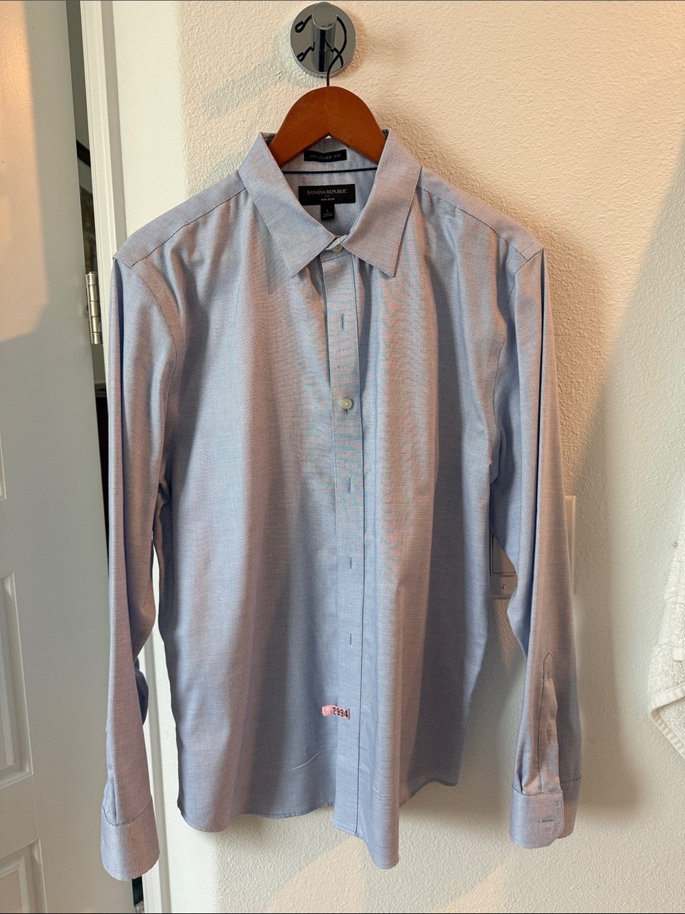 Banana Republic Men's Light Blue Dress Shirt - Classic Button-Up
